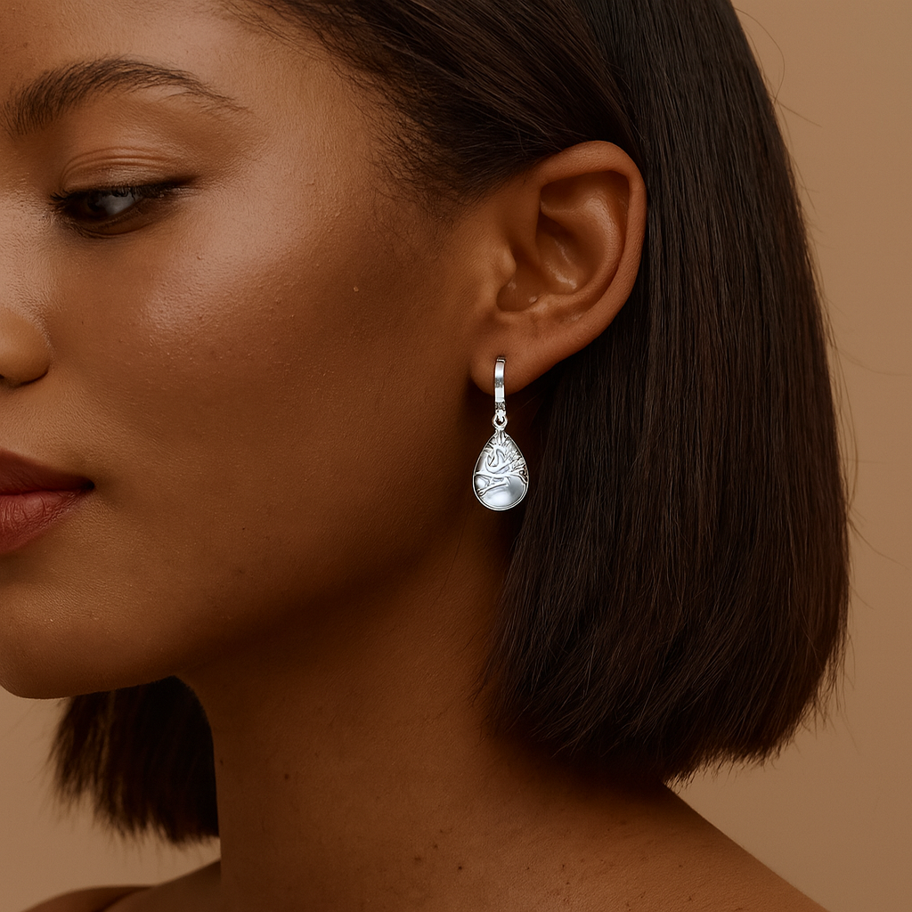 (b) Boucle d'oreille Soraya White